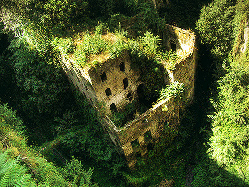 Abandoned mill in Italy. Author: Juan Salmoral CC BY-NC-ND 2.0