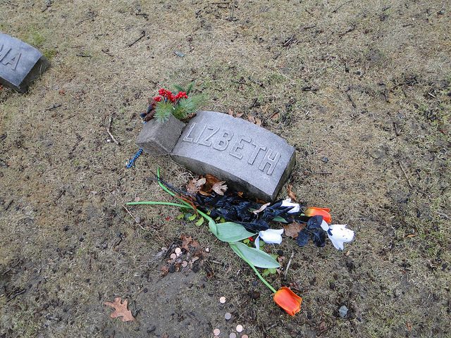 Lizzie Borden grave site. Author:  jjandames CC BY-ND 2.0