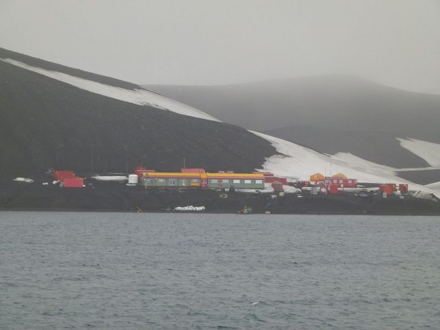 The Spanish base “Gabriel de Castilla”. Author: SnowSwan CC BY-SA 3.0