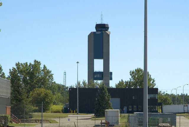 The control tower, Mirabel Airport. Author: Yvan leduc CC BY-SA 3.0 
