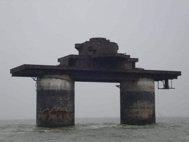Knock John, a Maunsell Navy Fort located in the Thames Estuary, off the coast of Herne Bay – By Flaxton – CC BY-SA 3.0