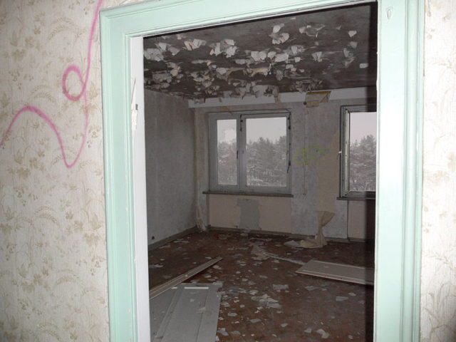 Typical room, condition December 2010. Author: Wusel007 CC BY-SA 3.0