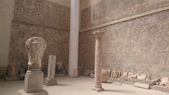 The walls of the museum are entirely covered with mosaics. Author: Elwardiyouness CC BY-SA 3.0
