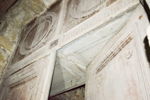 Mesen Castle front door. Author: jtroffaes CC BY-SA 2.0