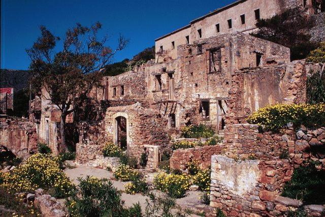 Spinaloga ruins. Author: Tyler Bell CC BY 2.0