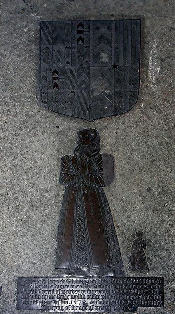 1578 Brass of Thomazine Playters and her daughter Susan. Author: Brokentaco CC BY 2.0