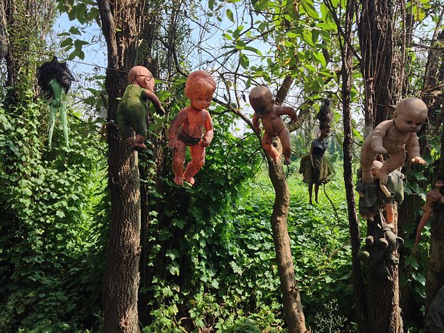 Drying dolls.Author: Wa17gs CC BY-SA 4.0
