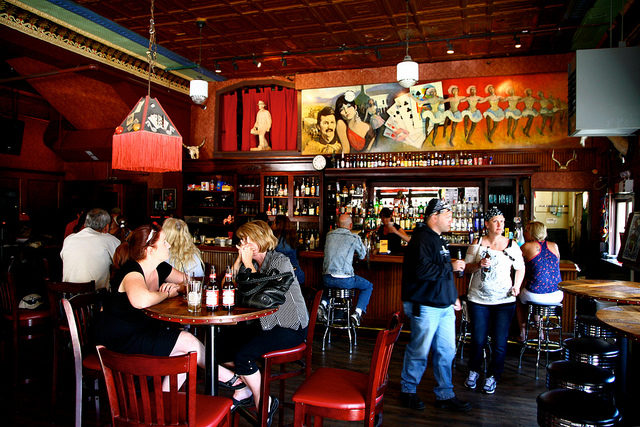 Hanging out in a saloon – Jerome, Arizona. Author: Ryan Harvey CC BY-SA 2.0