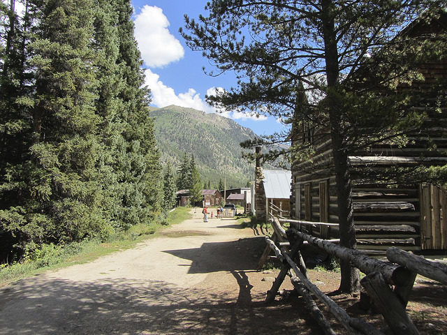 Hiking Trail – St. Elmo, Colorado. Author:  bad9brad CC BY-ND 2.0