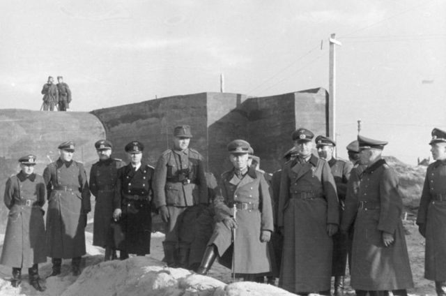 Field Marshal Erwin Rommel visiting the Atlantic Wall defenses. Author: Bundesarchiv, Bild 101I-295-1596-12 / Kurth / CC-BY-SA 3.0