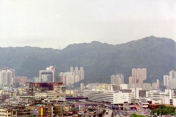 The surrounding skyscrapers and mountains.Author: User:Sl CC BY-SA 2.5