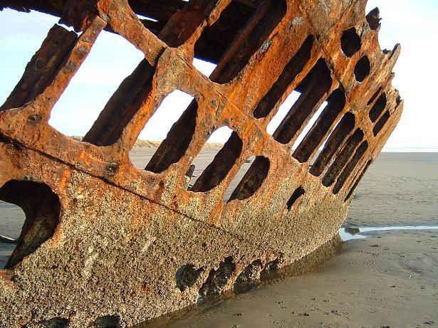 Rust eating what is left of Peter Iredale. Author: Katie CC BY-SA 2.0