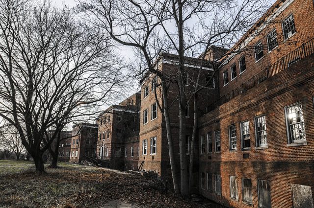 The back of the Children’s Hospital Building.Author: Rosa Pineda CC BY-SA 3.0