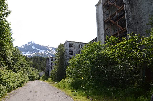 The city under one roof under the mountain. Author: FairbanksMike CC BY 2.0