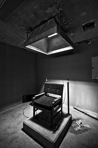 The electric chair chamber on death row. Author: Dave.scaglione CC BY-SA 3.0