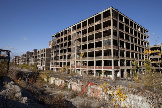 The Western part of the abandoned Automotive Plant. Author: Albert duce CC BY-SA 3.0 