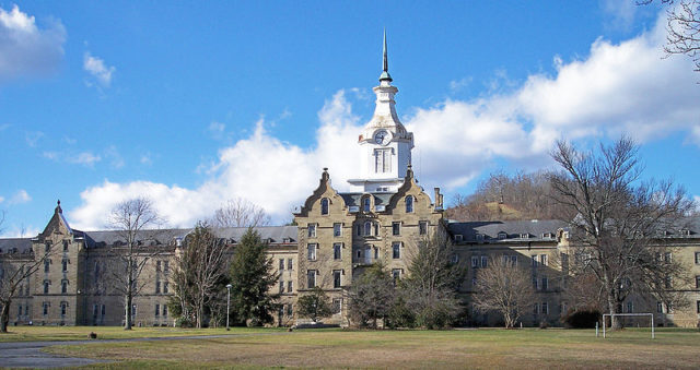 Weston State Hospital. Author: Tim Kiser CC BY-SA 2.5