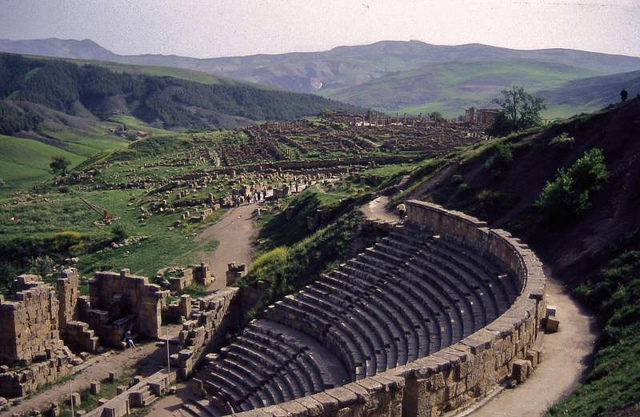 The Roman Theatre of Cuicul is brought back to life once a year for the annual Djémila song festival. Author: Yves Jalabert – Flickr CC BY-SA 2.0