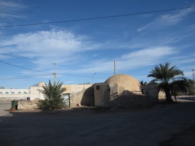 Abandoned house in Port Ajim on the island of Djerba, and the iconic Mos Eisley Cantina. Author: Stefan Krasowski CC BY 2.0 
