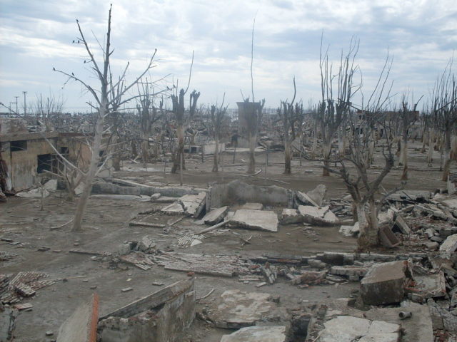 Ruins of Epecuén. – By Santiago Mmatamoro – CC BY 3.0