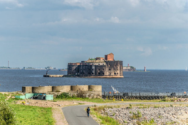 View of Fort Alexander from Kronstadt. Author: Alex ‘Florstein’ Fedorov CC BY-SA 4.0