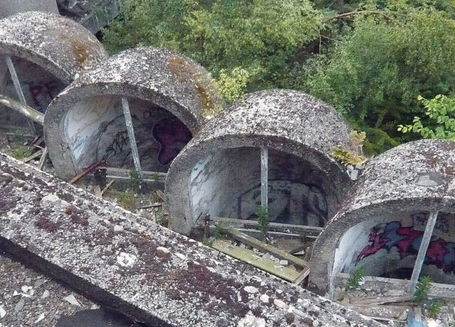 Above view of the prayer chapels. Author: Mad4brutalism CC BY-SA 3.0
