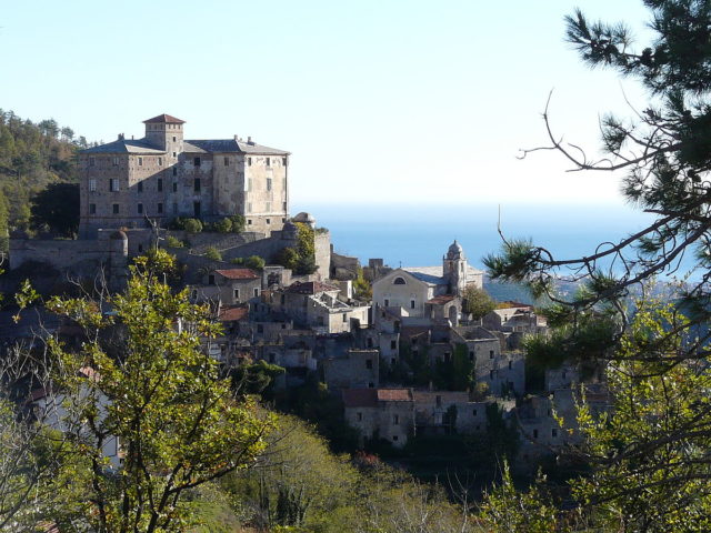 View of Balestrino’s castle and St. George’s church. Author: Davide Papalini CC BY-SA 3.0