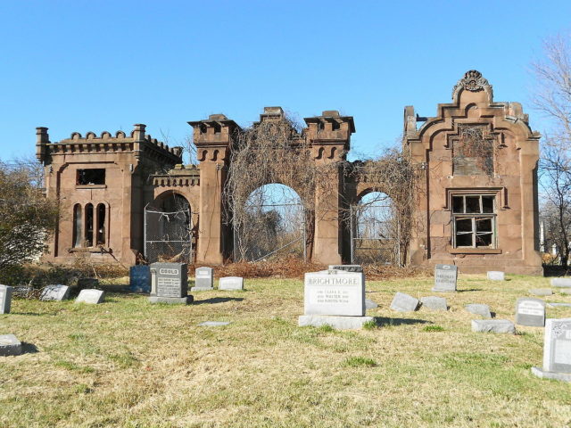 Gatehouse designed by Stephen Decatur Button in 1855 for the Mt. Moriah Cemetery. Author: Smallbones CC0