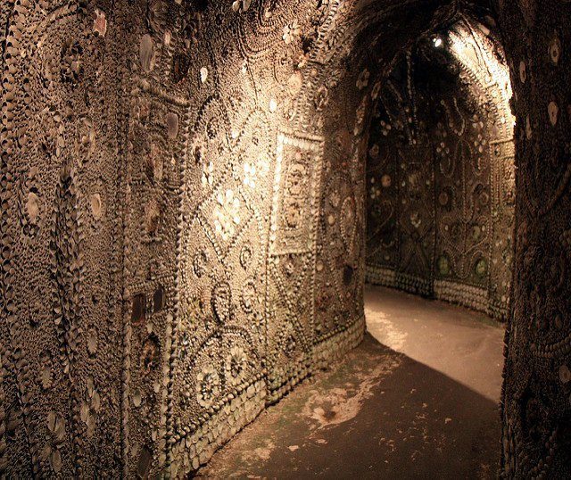The shell Grotto was discovered in 1835. Author: Barney Moss CC BY 2.0