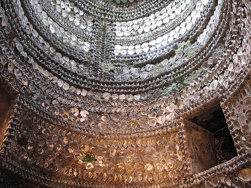 Some have suggested it to be a hoax, even though there is no evidence of excavations at the time. Author: Tim Herrick CC BY 2.0