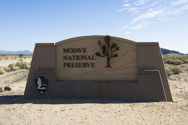Entrance to the Mojave National Preserve located in the Mojave Desert in Southern California, USA, established October 31, 1994. – By Lin Mei – CC BY-SA 2.0
