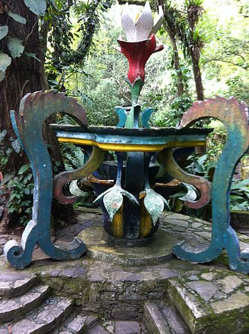 Surreal fountain. Author: Tereturix CC BY-SA 3.0