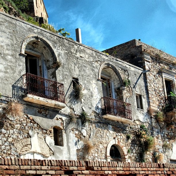 Balcony in Craco. Author: Ivo Spadone CC BY 2.0