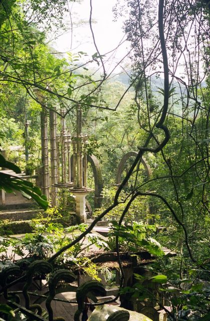 Las Pozas pillars. Author: Ken Eckert CC BY-SA 4.0