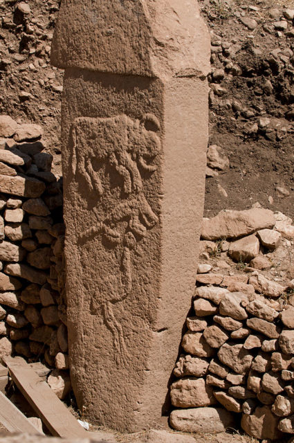 Pillar with low reliefs of what are believed to be a bull, fox, and crane. Author: Teomancimit CC BY-SA 3.0