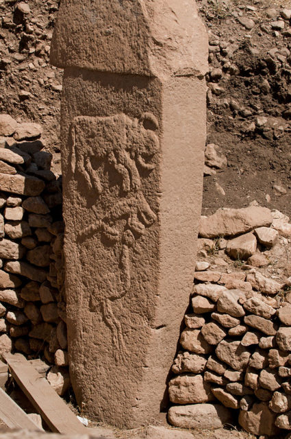Pillar with low reliefs of what are believed to be a bull, fox, and crane. Author: Teomancimit CC BY-SA 3.0