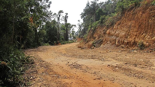 The reconstruction of the road, Bokor Hill Station, Cambodia. Author: Trendy64 CC BY 3.0