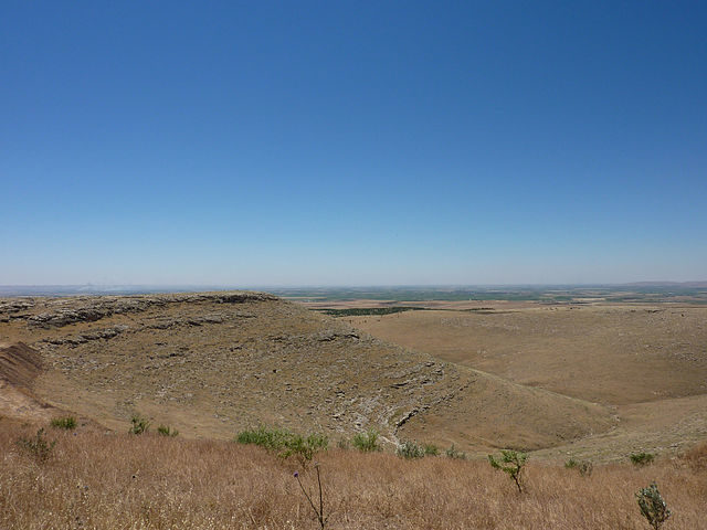 Gobekli Tepe surrounding area. Author: Zhengan CC BY-SA 4.0