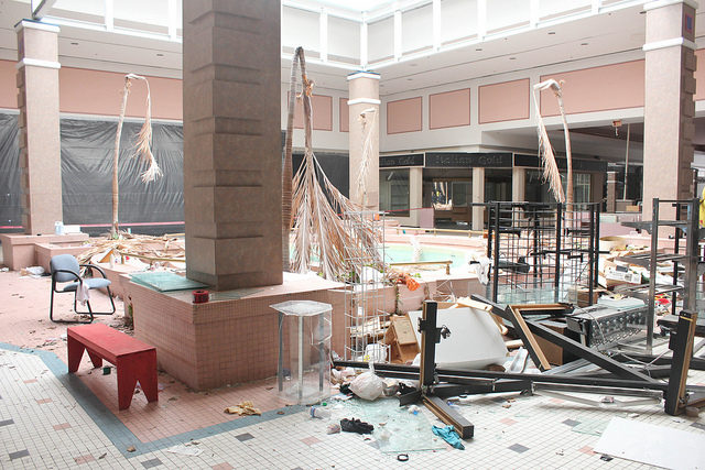 Cloverleaf Fountain Plaza, abandoned and left to decay.Author: Will Fisher CC BY-SA 2.0