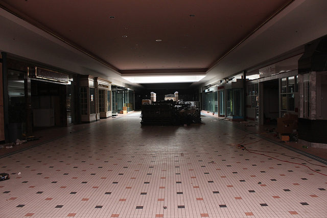 Inside the abandoned Cloverleaf Mall in Chesterfield, VA.Author: Will Fisher CC BY-SA 2.0