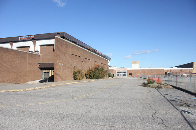 Outside the abandoned Cloverleaf Mall in Chesterfield, VA.Author: Will Fisher CC BY-SA 2.0