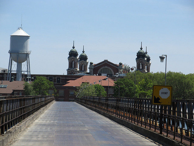 Bridge to Ellis Island, as Seen from Liberty State Park, Jersey City, New Jersey. Author: Ken Lund CC BY-SA 2.0
