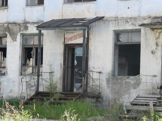Abandoned store. Author: Laika ac CC BY-SA 2.0