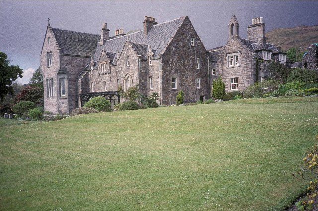 Ardchattan Priory. Author: Andrew Longton CC BY-SA 2.0