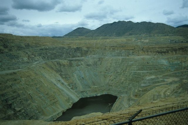 Berkeley Pit near Butte, Montana. Author: Hadu CC BY-SA 3.0