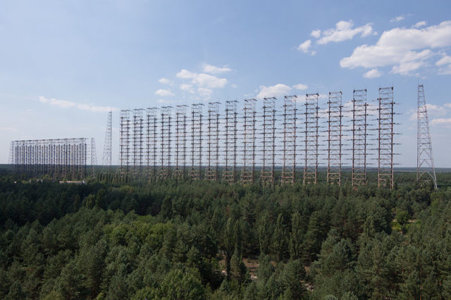 Full view of the two over-the-horizon radar antennas in the Chernobyl-2 complex. Author: Ingmar Runge CC BY 3.0 
