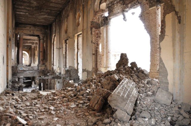 The inside of the palace is in very bad shape, as of July 2010. Author: Magnustraveller CC BY 3.0