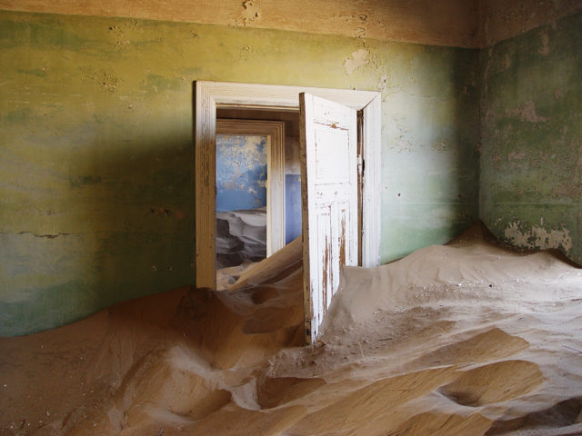 After the depopulation, sand invaded the houses. Author: Damien du Toit CC BY 2.0