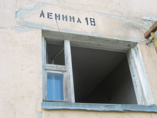 Name of the street written on the wall of the building. Author: Laika ac CC BY-SA 2.0
