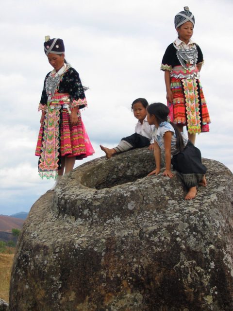 Hmong Girls climbing on one of the jars.Author: Oliver Spalt CC BY-SA 2.5